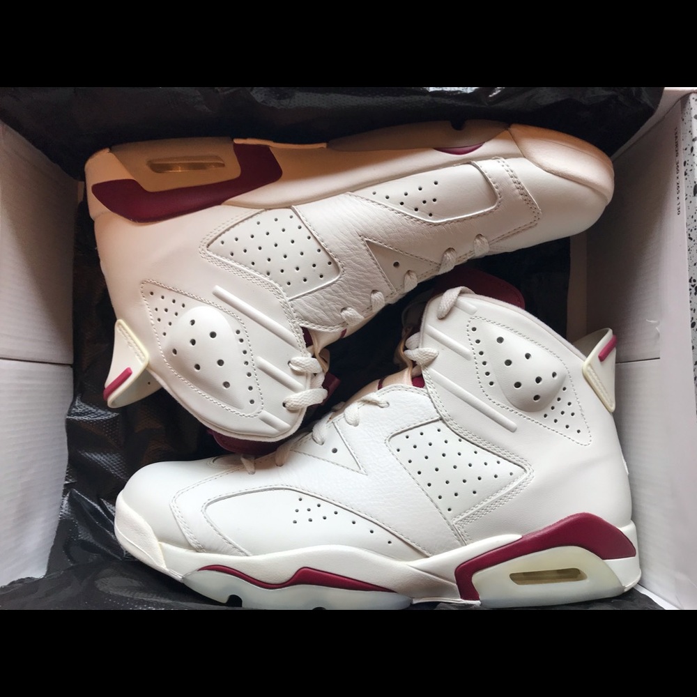 AIR JORDAN RETRO 6’s (SIZE 11)